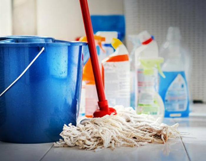 productos de limpieza, jabón, escobas, trapeadores, mechudos, cubetas, jaladores